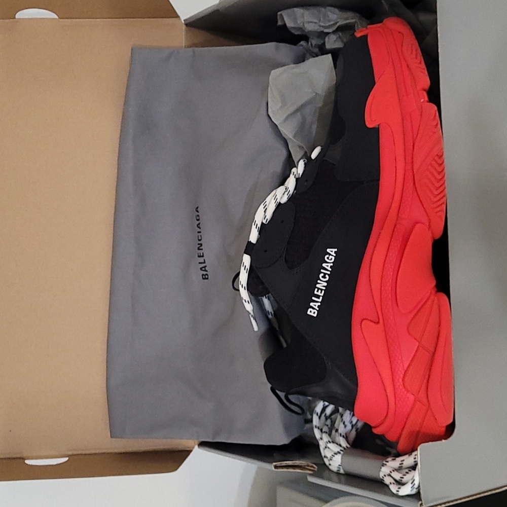 Mint condition Mens Balenciaga Triple S Size 43 aka US Size 10